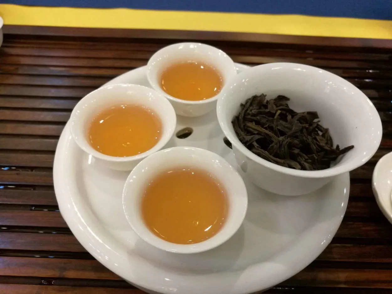 Budaya Teh Taiwan: Dari Teh Hijau hingga Teh Oolong