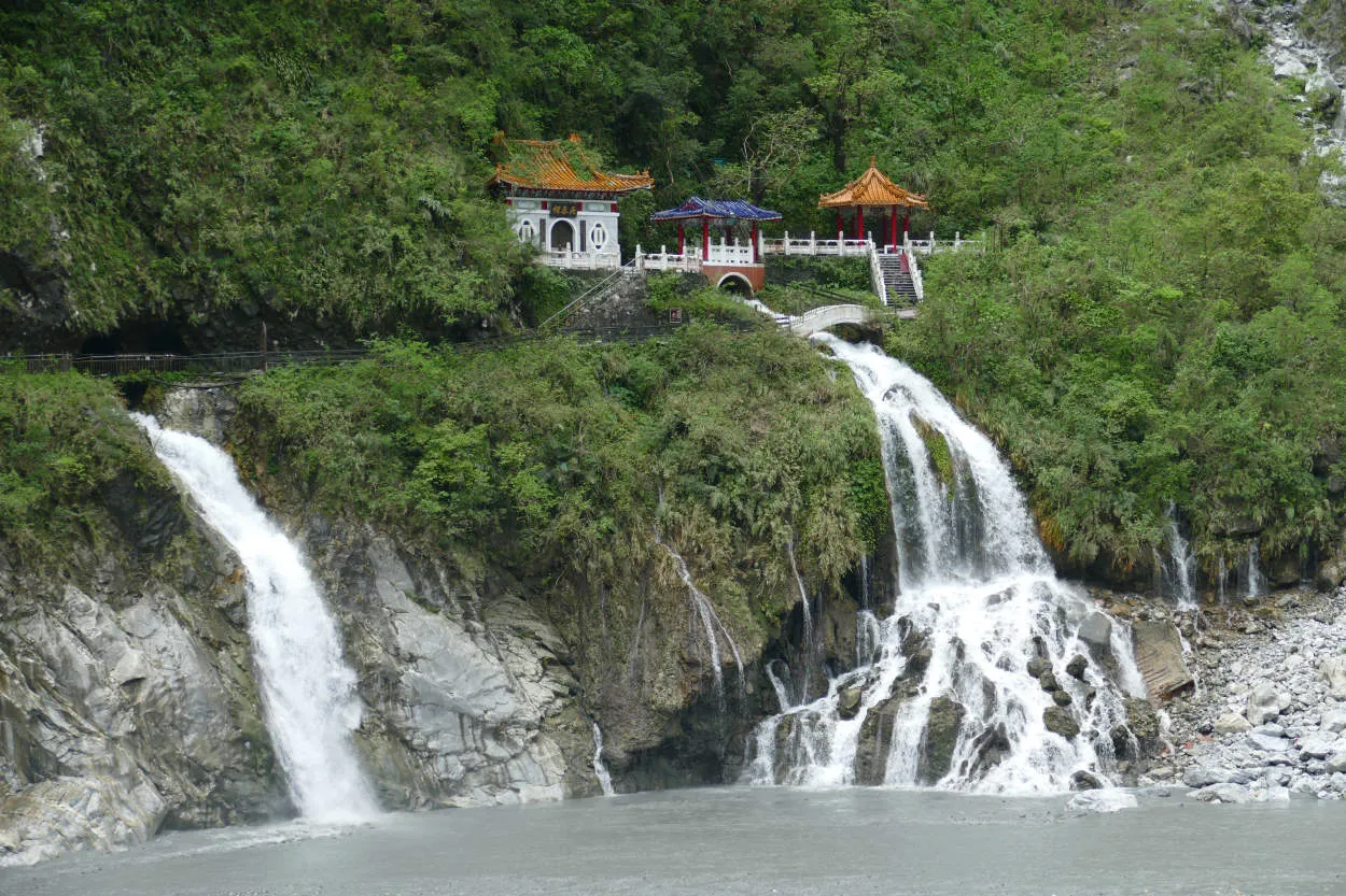 Pemandangan Air Terjun Taiwan yang Mengagumkan